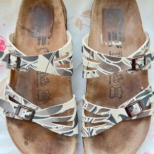 Birki’s Tahiti floral sandals Sz 41/10